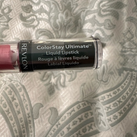 Revlon Colorstay Ultimate Liquid Lipstick 001 Perfect Peony - Picture 2 of 3